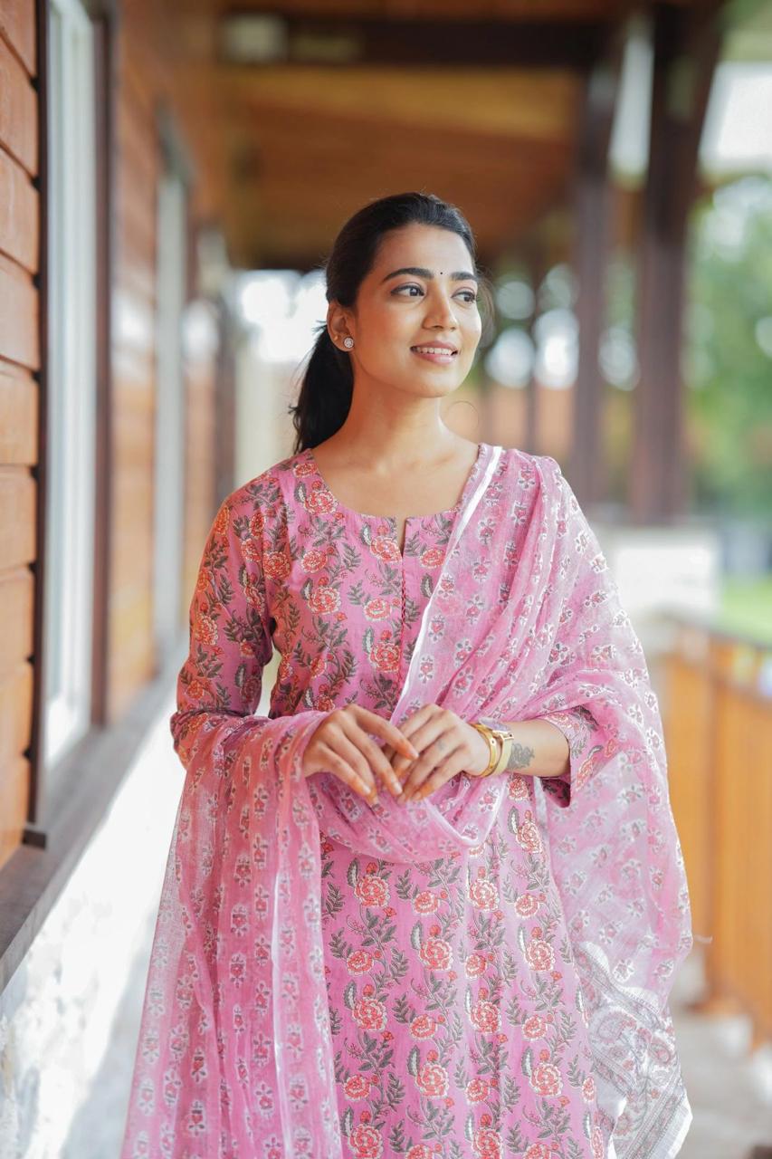 Pink Floral Printed Kurti Pant Dupatta Set - Image 6