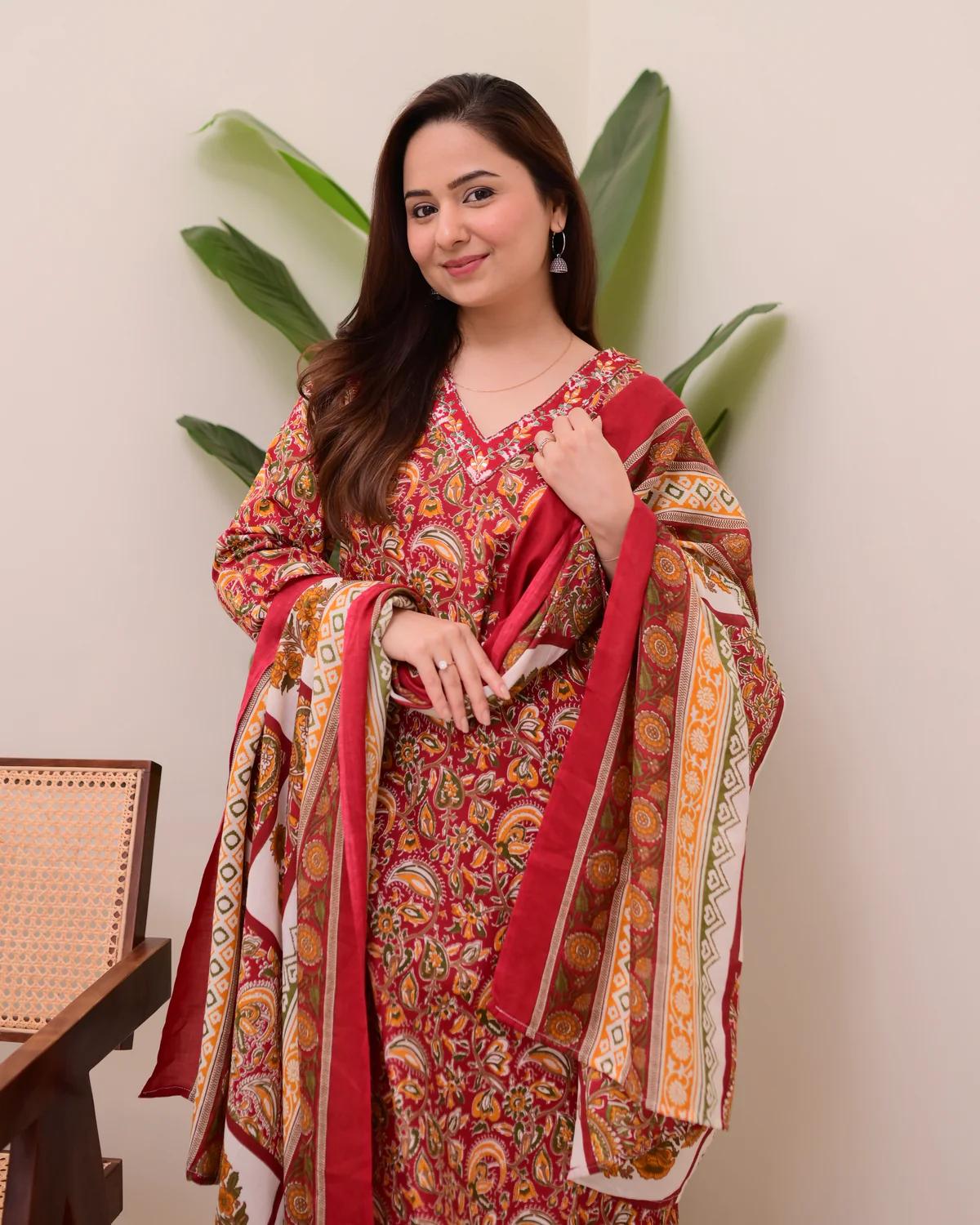 Red Paisley Printed Kurti Pant Dupatta Set - Image 3