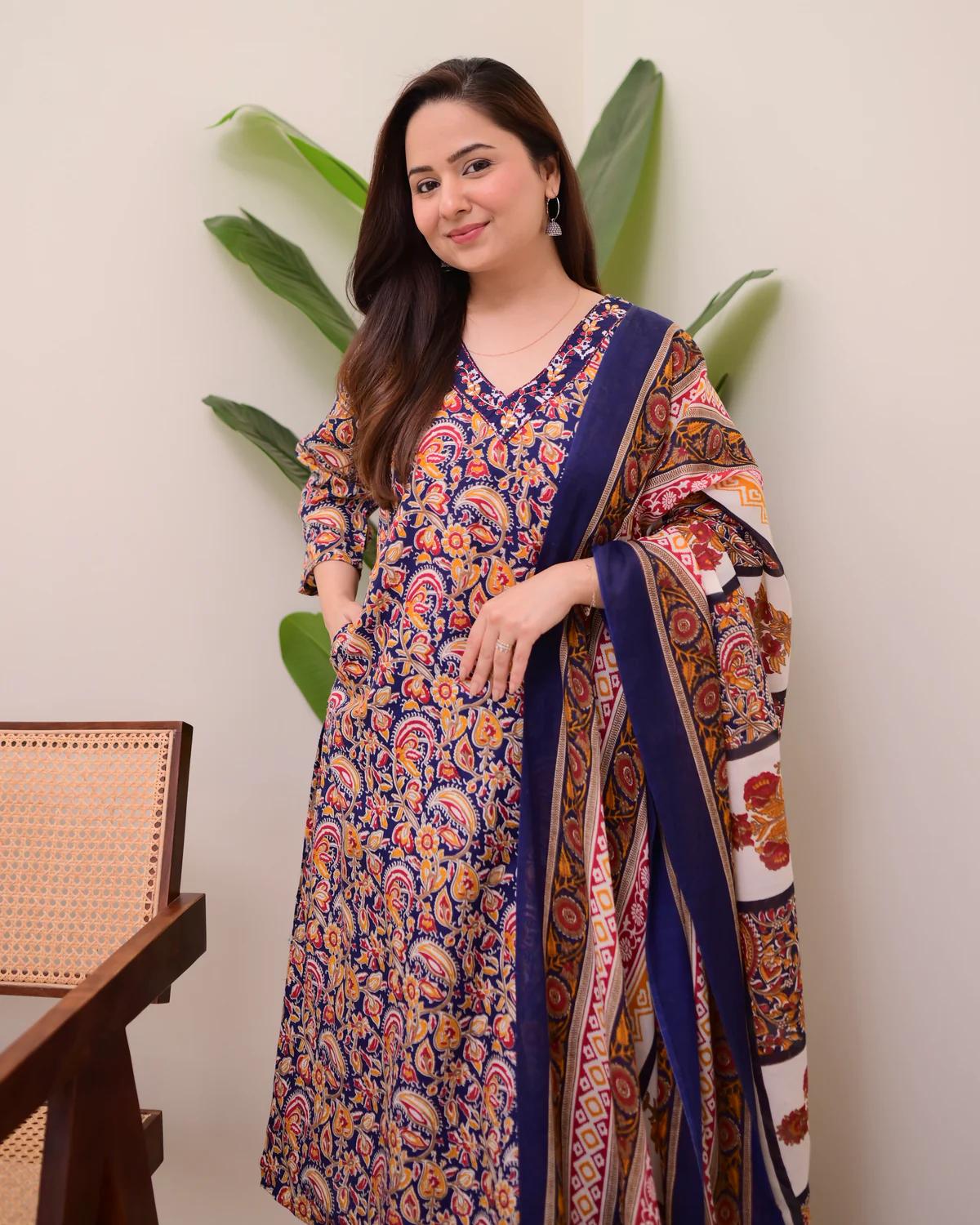 Red Paisley Printed Kurti Pant Dupatta Set - Image 5